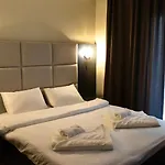 Miller Home's Hotel apartamentowy 3*